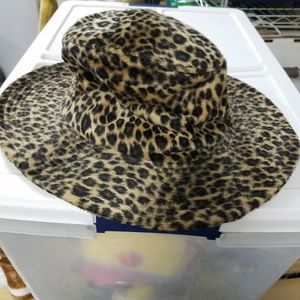 2 Leopard print hats.